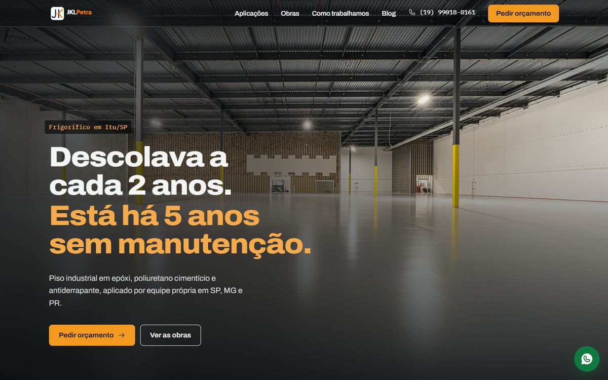 Topo do modelo JKL Petra: galpão com piso claro e a frase “Descolava a cada 2 anos. Está há 5 anos sem manutenção.”
